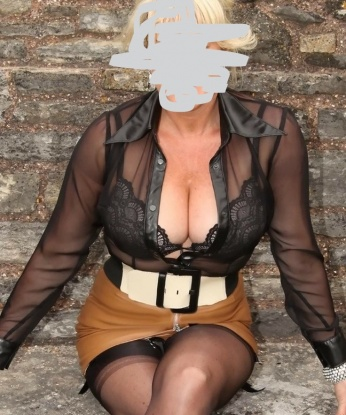 Я знаю, как доставить тебе незабываемые мгновения удовольствия. В моих нежных объятиях ты забудешь о всех проблемах и погрузишься в океан наслаждения. У меня широкий спектр услуг: от классического секса до экспериментов в постели. Мое главное правило - твое удовлетворение. Мои возможности бесконечны, а мои отзывы говорят сами за себя. Отправляйся со мной в незабываемое путешествие по стране наслаждения. ❣️🌹 Живу в Москве, поэтому наша встреча станет еще более удобной. Звони, и я отправлю тебе свои фото, чтобы увидеть, насколько я красива и сексуальна! 📸🔥💋 9921, 52 года